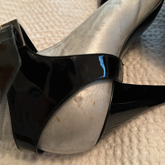 Silver & Black Chanel heels. - Picture 7 of 8